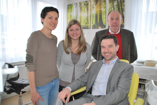 Assistentin Margret Tscharnuter, Zahnärztin Kristina Flatischler, Zahnarzt Georg Mayer (vo.) und Hans Wassertheurer