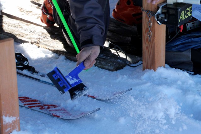 Die Ski werden noch gereinigt
