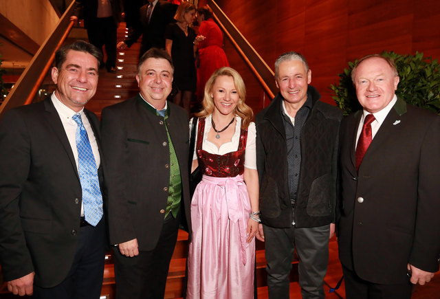 Markus Kaufmann , Bgm. Peter Padourek , Renate Ecker (GF Zell am See - Kaprun Tourismus) , Ludwig Mitteregger (Vizebgm. Kaprun) , Erich Egger (Vorstand Schmittenhöhebahn AG).