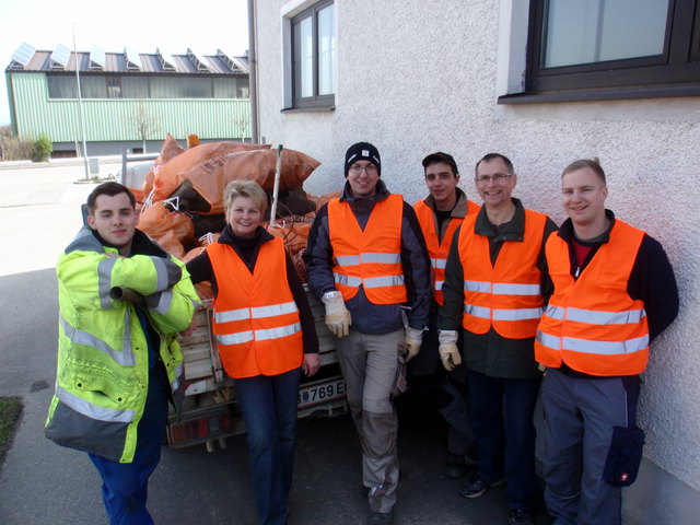 Wenn es um die Sauberkeit im Ort geht, zeigen sich die Freiwilligen bei "Ramadama" in Steinakirchen besonders fleißig. | Foto: privat