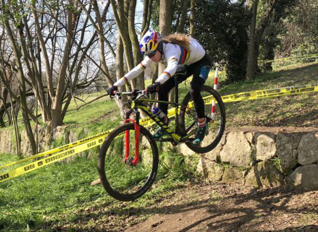 In Verona war Laura Stigger wieder einmal im Tiefflug unterwegs. | Foto: Peter Leitner