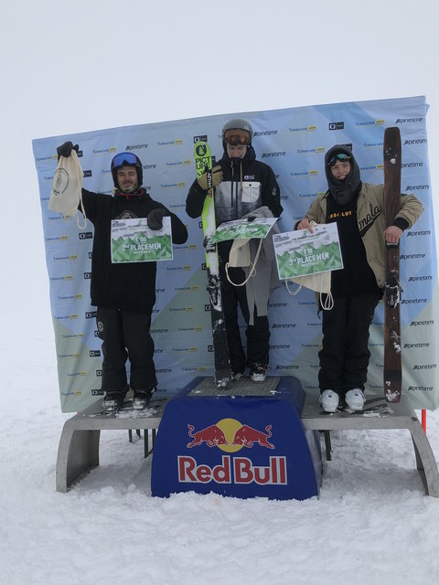 Leon Ernhofer vom SCA schaffte bei den Herren den zweiten Platz (links im Bild). | Foto: TSV Bezirk Landeck