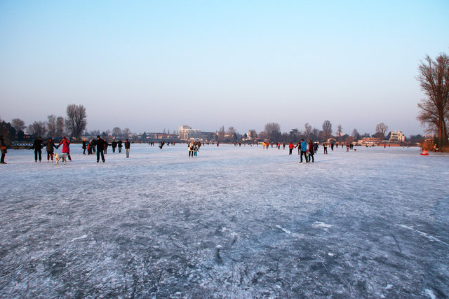 Reizvoll aber lebensgefährlich: Eislaufen oder Spazieren auf der Alten Donau. | Foto: meinbezirk.at