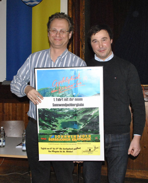 Johannes Duftner und Franz Dollinger mit der ersten Liftkarte. | Foto: Eberharter
