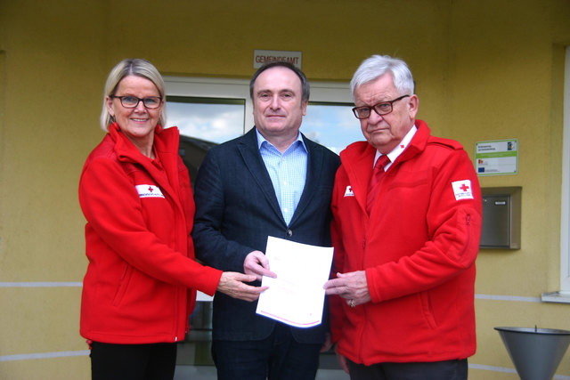 Angela Pekovics, Georg Dillhof und Franz Stifter. | Foto: Foto: Rotes Kreuz