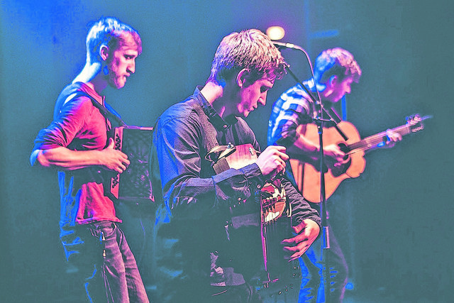 Trio Dhoore: Koen, Hartwin und Ward Dhoore kreieren aus traditionellen flämischen Stücken präzise Klangwelten. | Foto: Boussauw