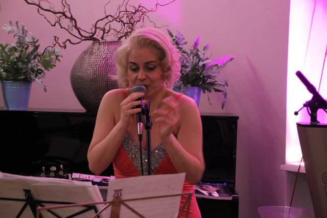 Zsuzsa Kiss fühlt sich auch im Jazz sichtlich wohl.