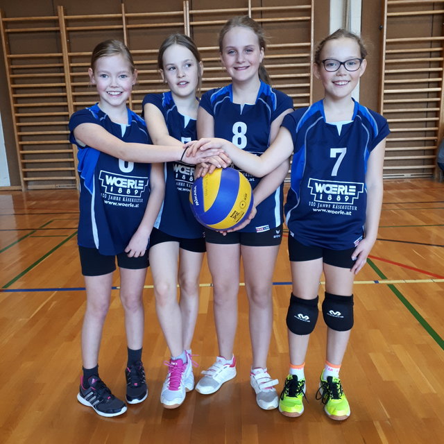 Die U11-Mädchentruppe des Henndorfer Volleyballvereins belegte bei ihrem ersten Turnier Platz 14. | Foto: Thomas Pichler