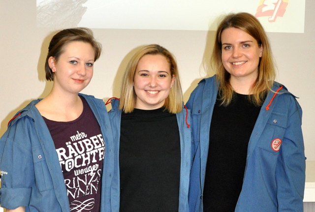 Eva Reiter (Mitte) mit Landesvorsitzender Nina Andree (l.) und Simone Rienesl (Frauenpolitsche Beauftragte SJ OÖ). | Foto: SJ OÖ