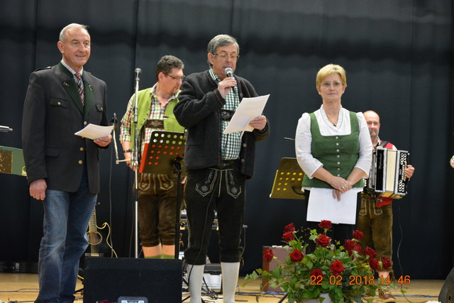 BO Haider (3.v.l.) mit seinen Stellvertretern Josefine Zöhrer und Franz Kremser sowie der Musik. | Foto: KK