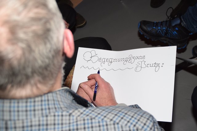 Mit großem Eifer wurden die Ideen und Vorschläge der Gruppen aufs Papier gebracht.