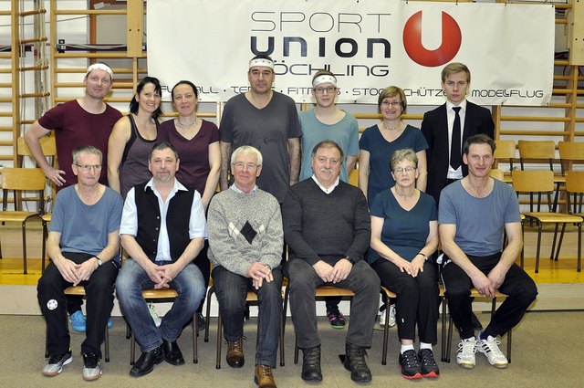 Personen am Bild: Hinten – von links nach rechts: Josef Lindenhofer, Manuela Niterl , Margit Strasser, Johann Schachenhofer, Oliver Ringler, Gabriele Deisel, Jonas Kummer
Vorne – von links nach rechts: Johann Gschossmann, Bgm Roman Grabner, Gerhard Glinz- Bezirksobmann, Raimund Hager Präsident der Sportunion NÖ, Marianne Gschossmann, Andreas Wingelhofer