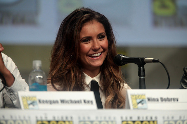 Wem gehört das Baby auf dem Arm von Nina Dobrev? | Foto: GageSkidmore, flickr CC BY SA 3.0