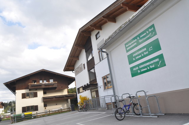 Am Schwimmbadweg wurden bereits Flüchtlingsunterkünfte der Gemeinde geschlossen.