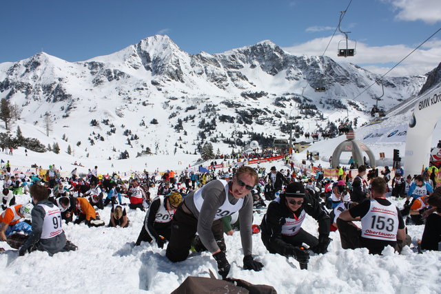 Rund 30 Schatzkisten werden im Schnee versteckt, jede versehen mit attraktiven Preisen. | Foto: TVB Obertauern