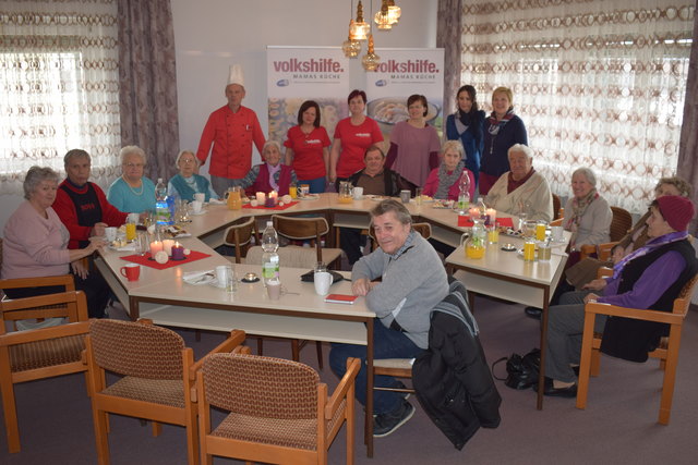 S und gesellig ging es beim Seniorencaf in Mamas Kche zu. hinter den Kochtpfen kennenlernen und haben sich gleichzeitig von der Seniorencaf in Mamas Kche in Oberwart - Oberwart