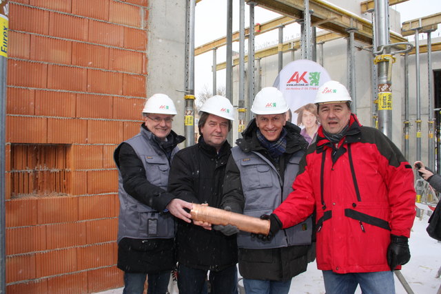 AK-Direktor Wolfgang Bartosch, AK-Außenstellenleiter Harald Bachmaier, AK-Präsident Josef Pesserl, ÖGB-Regionalsekretär Reinhard Puffer (v.l.).