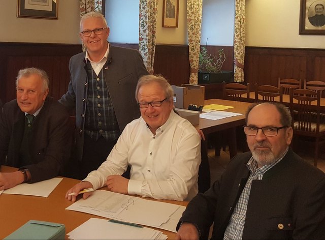 Alfred Tiefnig (stehend), Spitzenkandidat der SPÖ im Wahlkreis West | Foto: KK