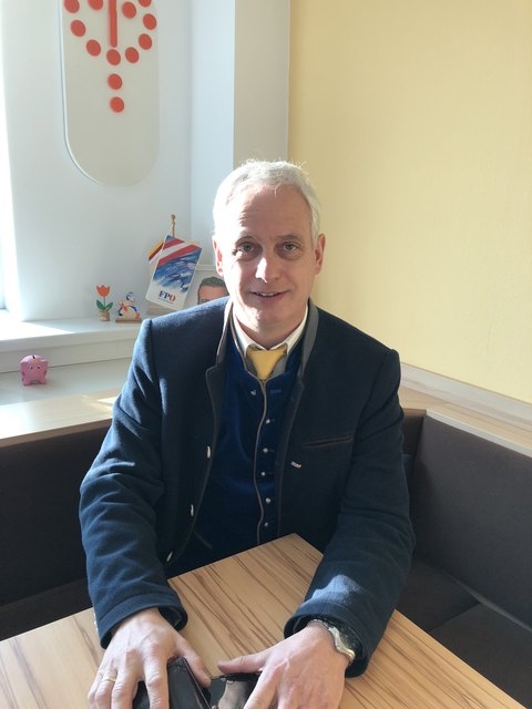 Hermann Jantschgi, Bgm. von Kirchbachund FPÖ-Kandidat, wartet auf das Ende der Auszählung | Foto: Lexe