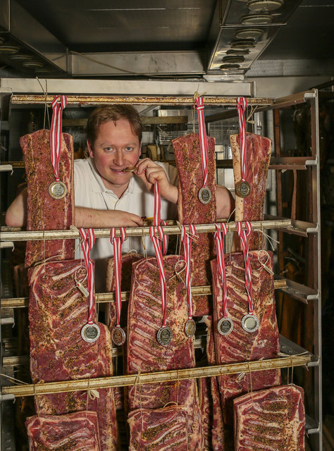 Speckkaiser 2018: Stefan Seiser weiß, worauf es beim perfekten Speck ankommt. Auch heuer wurde er dafür prämiert | Foto: Knura