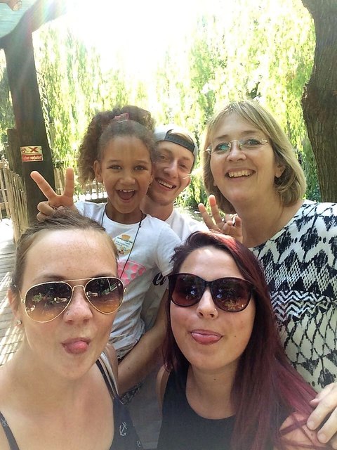 Indira mit ihren Tanten im Märchenpark St. Margarethen i. Bgld.