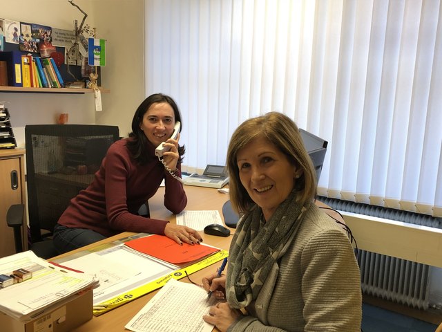 Amtsdirektorin Silvia Schwarz und Corinna Fischer-Seebacher | Foto: Friessnegg