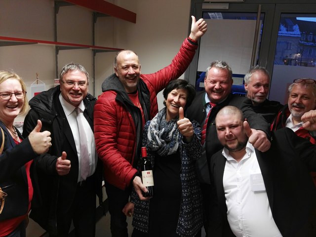Jubel im SPÖ-Bezirksbüro in Feldkirchen | Foto: kope