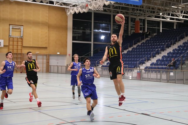 Makarije Kovacevic versenkt einen Steal | Foto: Klaus Mader