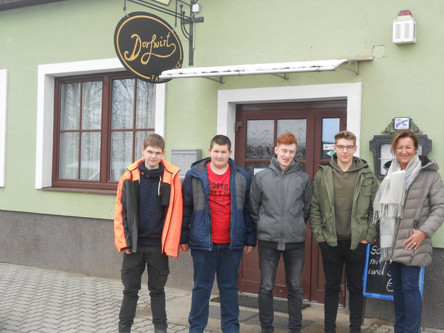 Nickelsdorf: Mittwoch mittags waren die Rekruten wieder in Nickelsdorf und wurden von der Gemeinde auf ein Mittagessen geladen. | Foto: Gemeinde Nickelsdorf