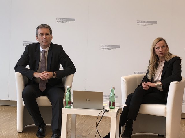 Geht es nach Finanzminister Hartwig Löger und Familienministerin Bogner-Strauß (beide ÖVP), dann wird der Familienbonus im Juli im Nationalrat beschlossen.