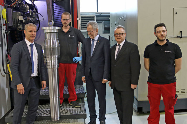 Interessanter Rundgang in der Firma | Foto: LMS Bgld.