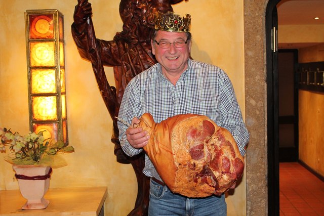 Der pensionierte Fleischermeister Johann Rigelnik ist stolz auf seinen Titel | Foto: WOCHE