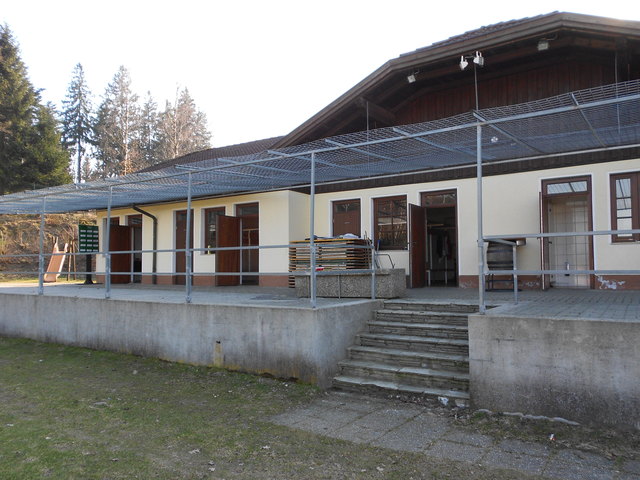 Das Clubgebäude der Union Kopfing soll nicht nur saniert, sondern sogar um einen Stock erweitert werden. | Foto: Baumeister Buchinger