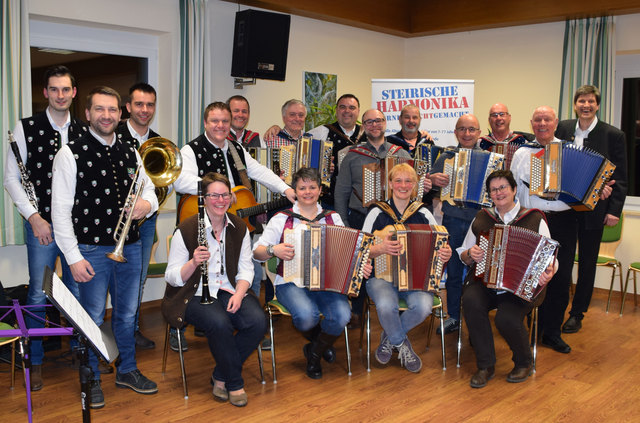 Die Untersteirer aus Slowenien als Referenten beim ersten Oberkrainer-Seminar im Außerfern. | Foto: Michlbauer