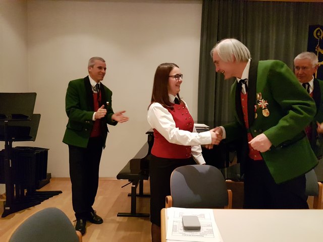 Die erste Obfrau beim Musikverein Großraming heißt Katharina Bürscher und ist 24 Jahre jung – im Bild mit Kapellmeister Peter Schraml (re.). | Foto: L. Stegmüller