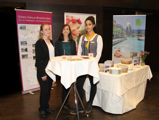 Sie beantworteten Fragen zu den Lehrberufen in den Vivea Gesundheitshotels. Im Bild v. l.: Conny Amon, Kathrin Samobor und Aaliyah Steiner