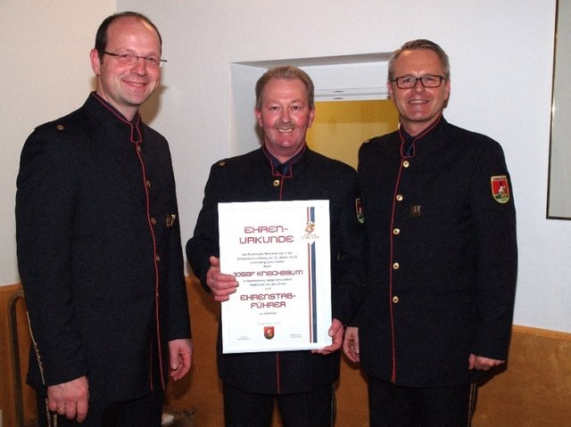 Josef Kriechbaum (Mitte) mit Christoph Eckl (l.) und Gerald Klement. | Foto: Marktmusik Timelkam