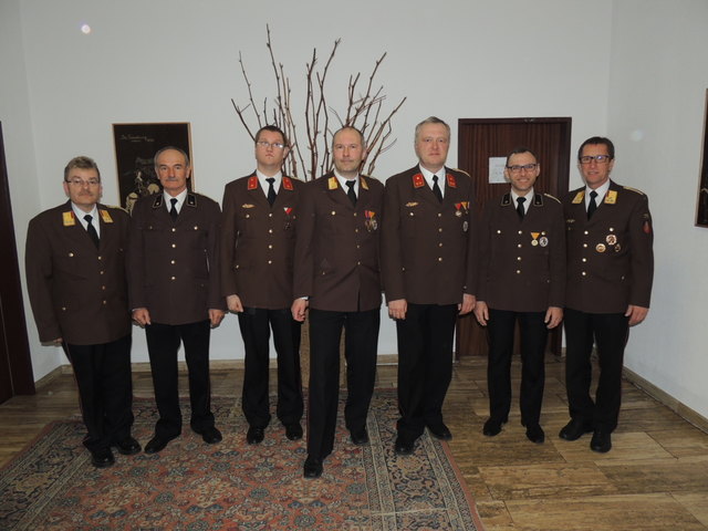 Das gewählte Kommando mit Abschnittskommandant Stephan Prinz: Rudolf Bauer, Martin Langeder, Klaus Kurzbauer, Günther Schatz, Martin Leonhartsberger, und FF-Bezirkskommandant Josef Lindner. | Foto: FF Grein