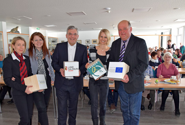 Von links: Dir. Petra Mösenlechner (TS Bramberg), GF Georgia Winkler-Pletzer, LR Josef Schwaiger,  Leader-Mitarbeiterin Brigitte Maier und Johann Warter (Bürgermeister Piesendorf) | Foto: Radke