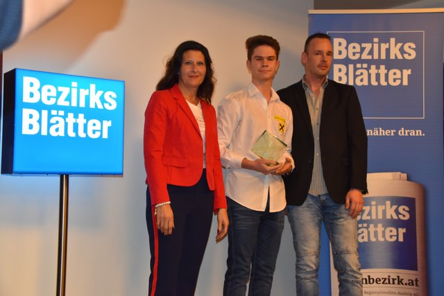 Tulln: Karin Zeiler, Redaktionskoordination Zentralraum, "Sportler des Jahres" Savo Kovacevic und Joachim Pricken, Geschäftsstellenleiter Tulln/Klosterneuburg | Foto: BB/Hairer