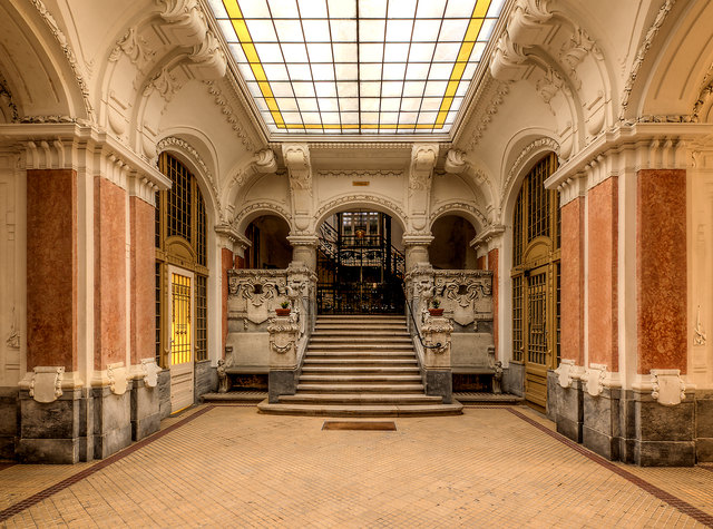 in der Westbahnstraße gibt es eine weitere architektonische Kostbarkeit. Erbaut 1908 nach den Plänen von August Belohlavek von Kupka & Orgelmeister.