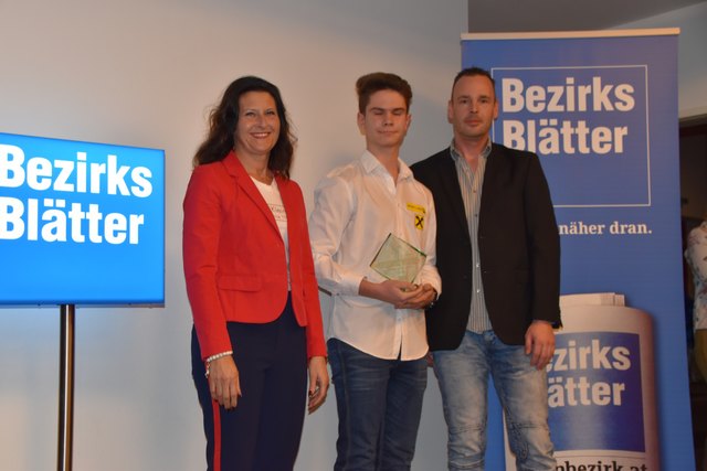 Tulln: Karin Zeiler, Redaktionskoordination Zentralraum, "Sportler des Jahres" Savo Kovacevic und Joachim Pricken, Geschäftsstellenleiter Tulln/Klosterneuburg | Foto: BB/Hairer