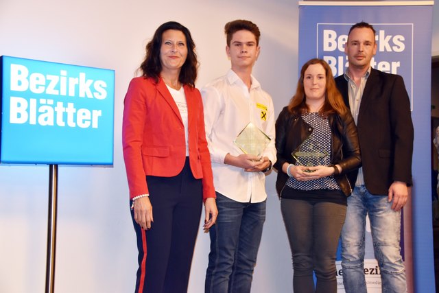 Tulln: Karin Zeiler, Redaktionskoordination Zentralraum, "Sportler des Jahres" Savo Kovacevic, "Sportlerin des Jahres" Sabrina Lederle und Joachim Pricken, Geschäftsstellenleiter Tulln/Klosterneuburg | Foto: BB/Hairer