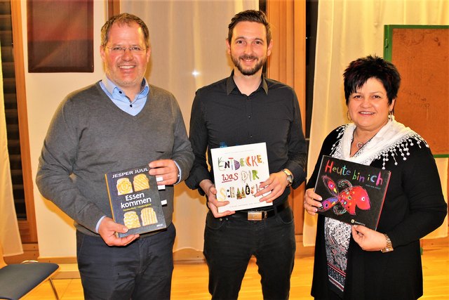 v.l.n.r.. Robert Frauwallner (EKB-Team), Mag. Michael Sailer, Dir. Veronika Weinhandl (Volksschule Straden)