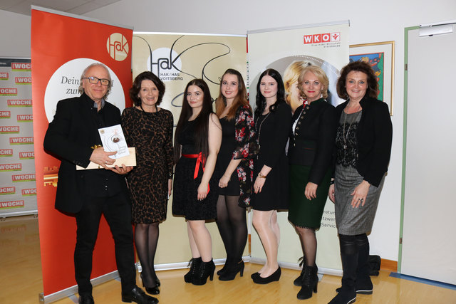 Monika Gruber, Hannelore Hard-Stremayr, Riki Vogl und Harald Almer mit Carina Reinprecht, Carina Deutsch und Nadine Stacher | Foto: Lederer