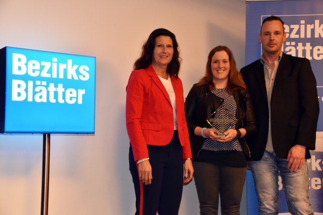 Tulln: Karin Zeiler, Redaktionskoordination Zentralraum,"Sportlerin des Jahres" Sabrina Lederle und Joachim Pricken, Geschäftsstellenleiter | Foto: BB/Hairer