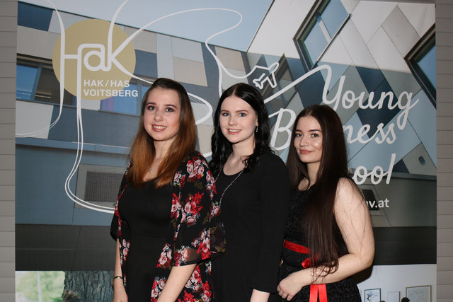 Die drei Moderatorinnen Carina Deutsch, Nadine Stacher und Carina Reinprecht. | Foto: Lederer
