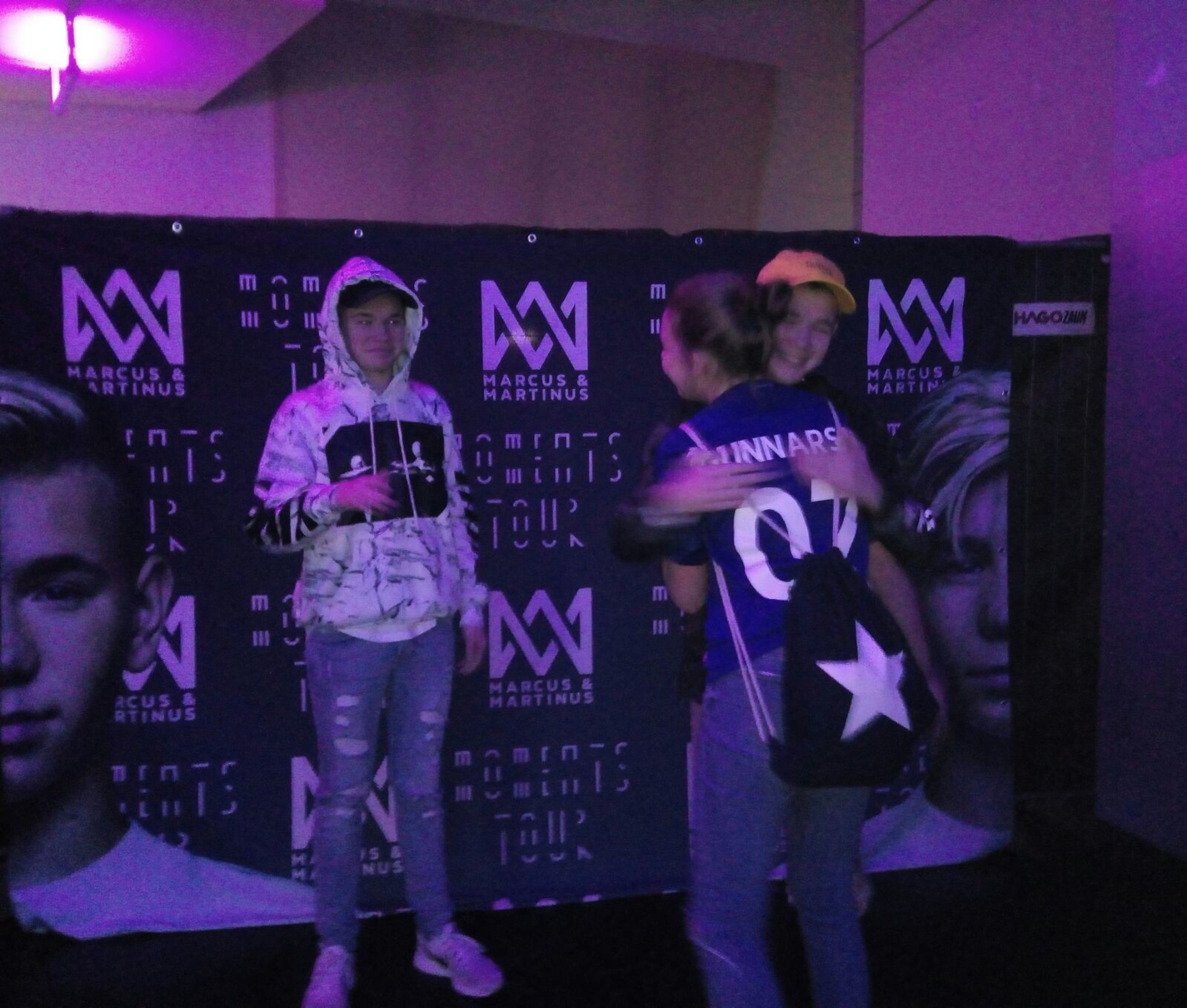 Zwei Freundinnen Im Marcus Martinus Fieber Mistelbach