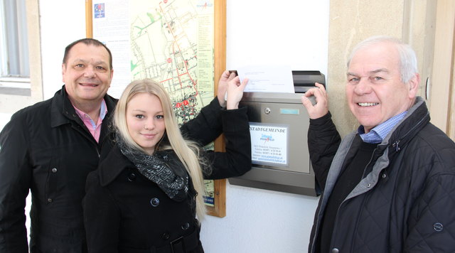Eduard Posch, Mirjam Kayer und Vizebgm. Fritz Luisser fordern rasche Gemeinderatssitzung.