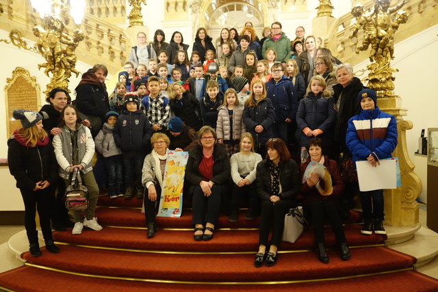 Große und Kleine schauten sich in der Grazer Oper das Familienmusical „Der gestiefelte Kater“ an. | Foto: Volksschule Heiligenkreuz